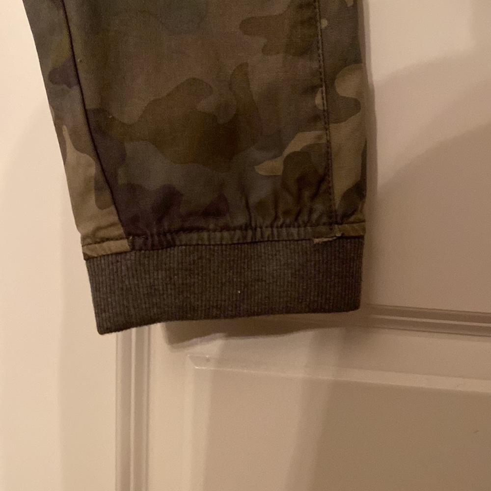 NWT Cart & Jack cotton camo jogger.  Size large 12/14. - Picture 5 of 11